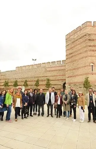 Sur Çelik Kapı için, ‘Dersaadet’in Sur Kapıları’ isimli kitap doğrultusunda hem mimarları hem de gazetecileri İstanbul surlarında yolculuğa çıkarttık — görsel 1